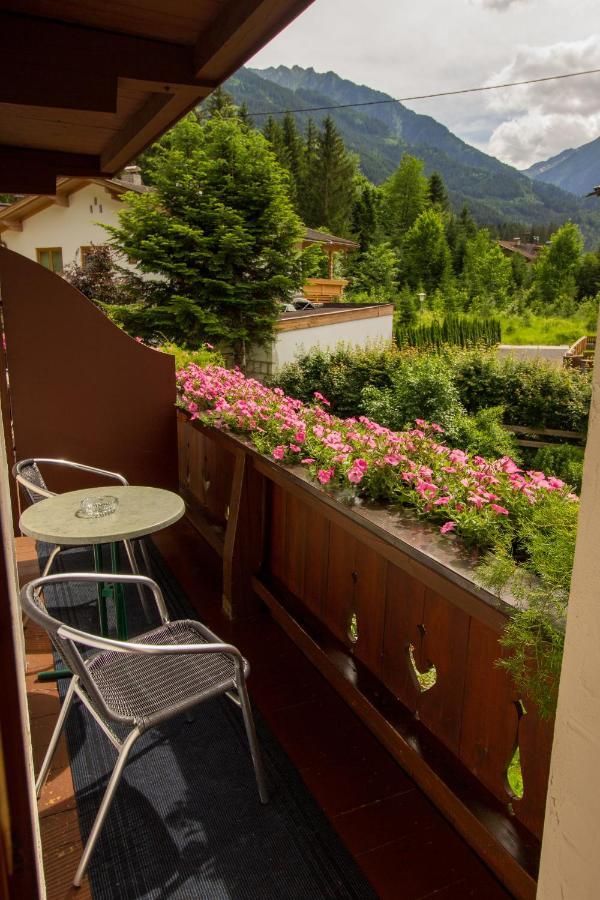 Bed and Breakfast Haus Josef Майрхофен Экстерьер фото