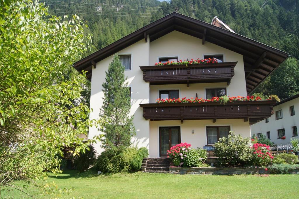 Bed and Breakfast Haus Josef Майрхофен Экстерьер фото