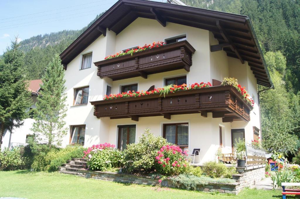 Bed and Breakfast Haus Josef Майрхофен Экстерьер фото