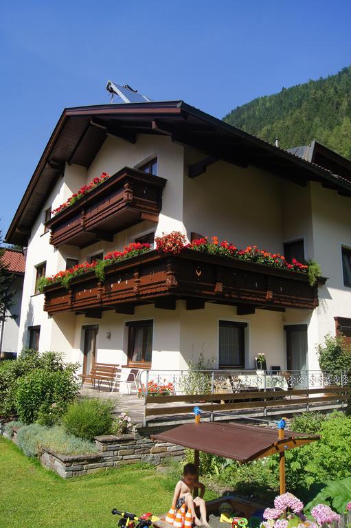 Bed and Breakfast Haus Josef Майрхофен Экстерьер фото